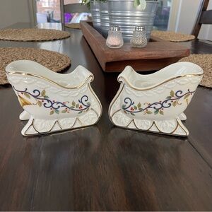 Mikasa "kt410" Gold-Trimmed Holly Sleigh Candle Holders for the Pair